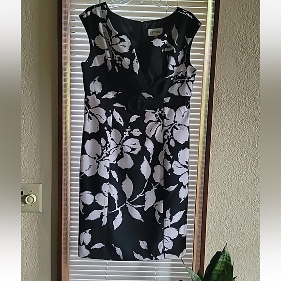 Studio I Black and White Floral Midi Dress - Picture 8 of 11